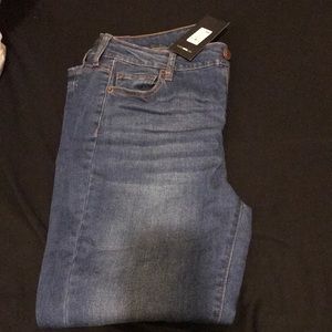 Bought jeans from fashion nova never worn. Bought in too small size